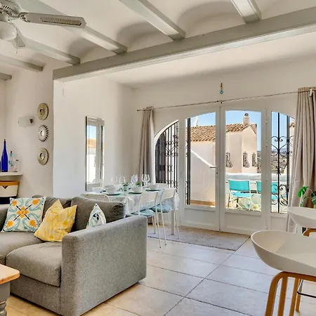 Casa Finnia By Aldertons Holiday home